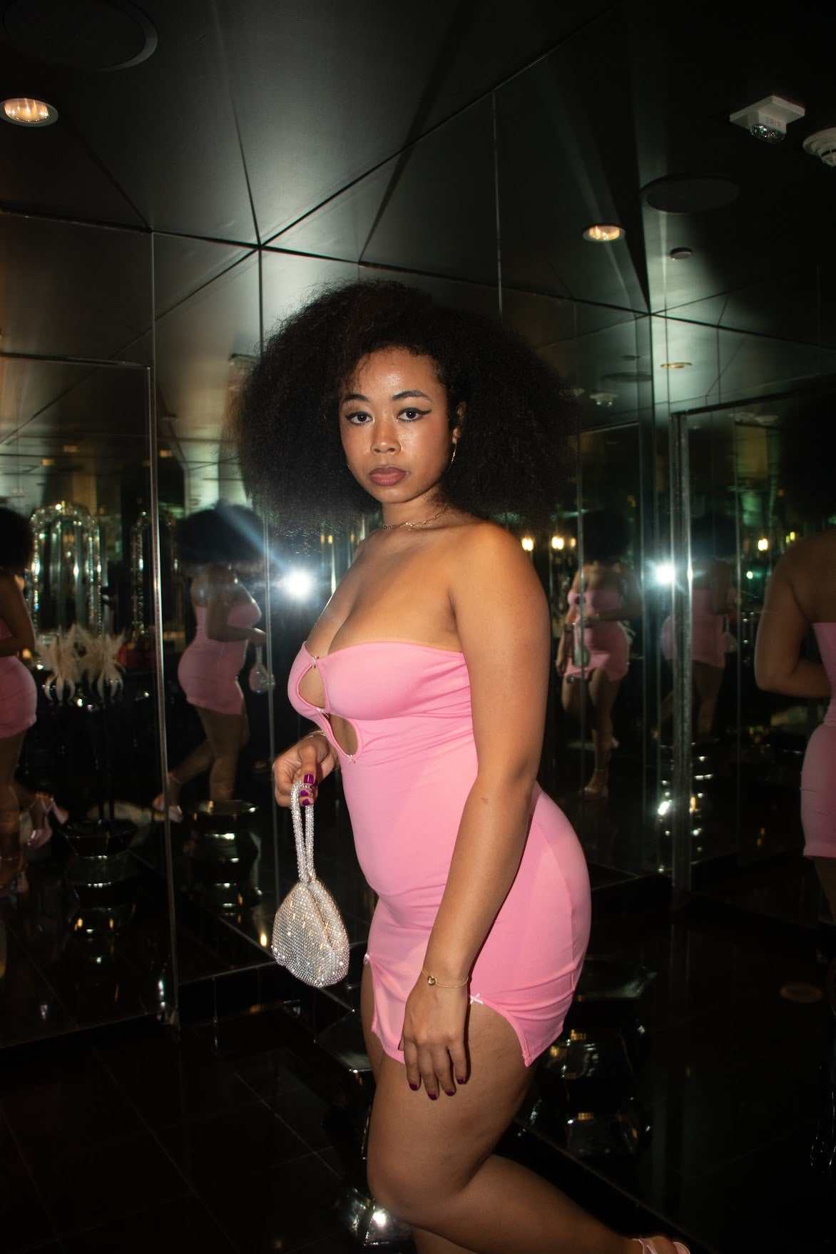 Bust OutBows Hollow Out Strapless Mini Dress 
This dress is perfect for a Night out at the club or even a birthday look!!
Model is wearing a Medium in Pink.BustFemme FineryyFemme Fineryy