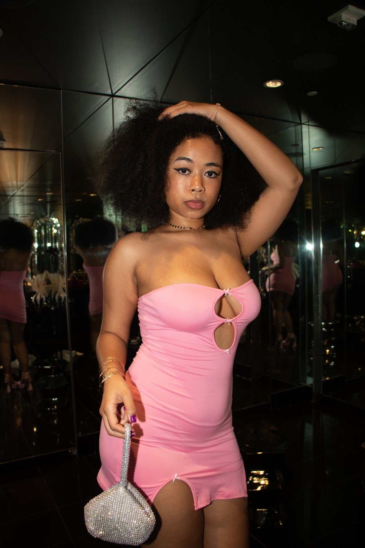 Bust OutBows Hollow Out Strapless Mini Dress 
This dress is perfect for a Night out at the club or even a birthday look!!
Model is wearing a Medium in Pink.BustFemme FineryyFemme Fineryy